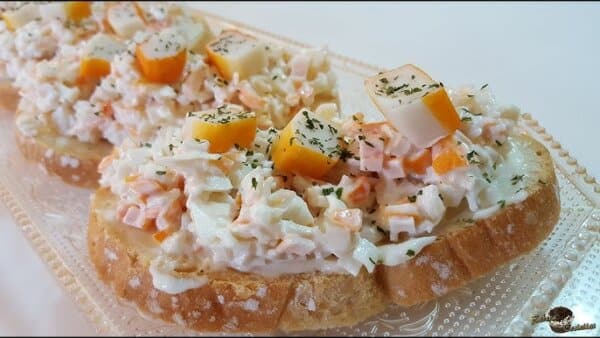 Tostas de ensalada de cangrejo